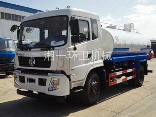 洒水车