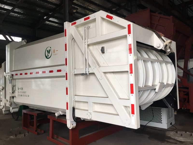 移动刮板式垃圾压缩机