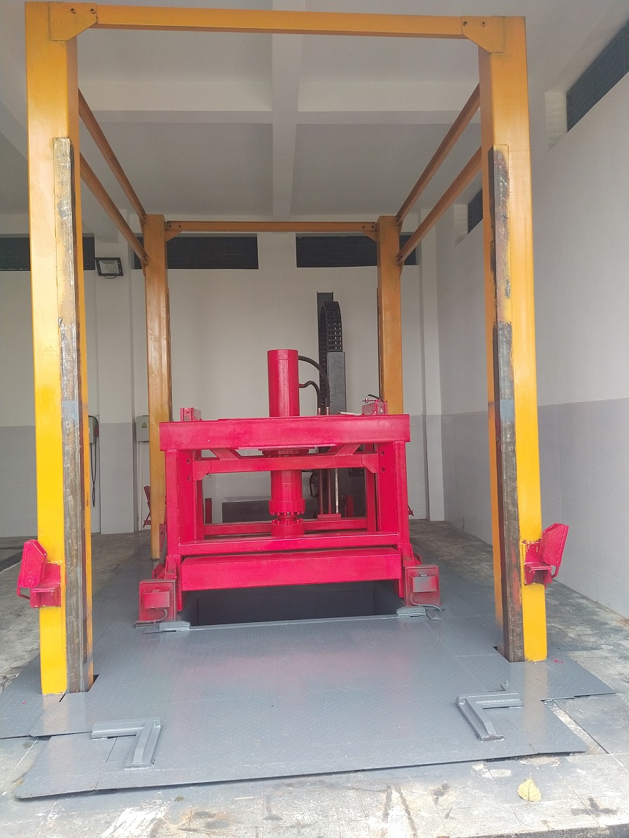 （压头后翻）垂直式垃圾压缩机